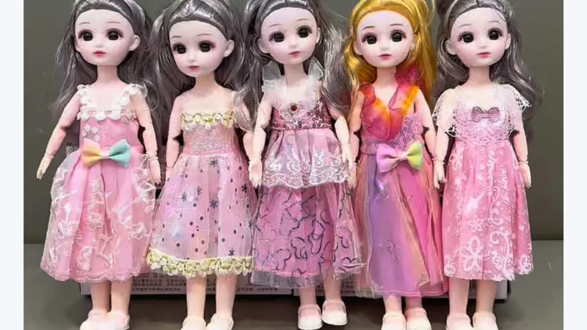 Búp bê khớp xoay khác búp bê thường ở chỗ nào?